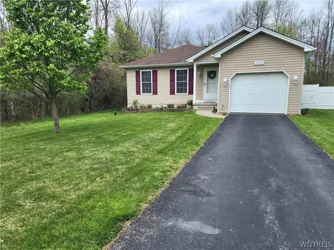 4362 Abbott Pkwy, Blasdell, NY 14219