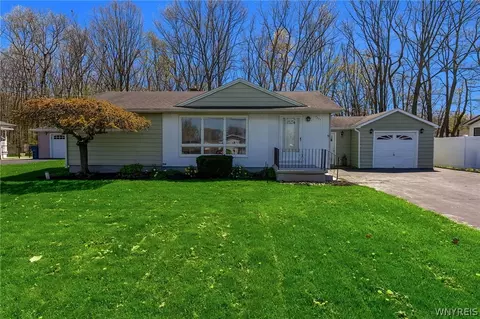 7375 Saint Joseph Rd, Niagara, NY 14304