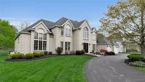 200 Halston Pkwy, East Amherst, NY 14051