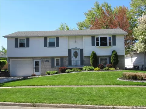 4164 Glenwillow Dr, Hamburg, NY 14075