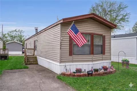 2016 Hemstreet Rd, East Aurora, NY 14052