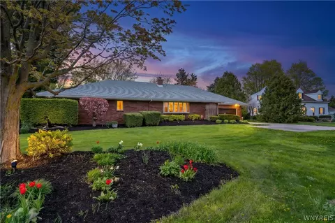 4115 Mapleton Rd, Pendleton, NY 14094