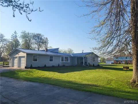 7987 Kathryn Dr, Newstead, NY 14001