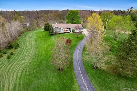 94 Westwood Rd, Lancaster, NY 14086