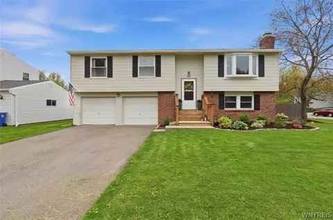 341 Fawn Trl, West Seneca, NY 14224