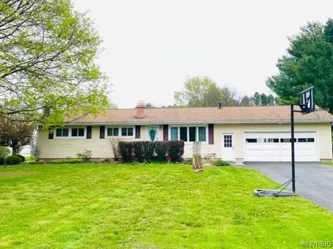 4743 Cottage Rd, Royalton, NY 14067