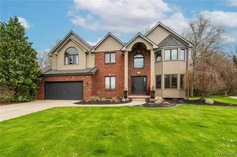 270 Woodstream Dr, Grand Island, NY 14072