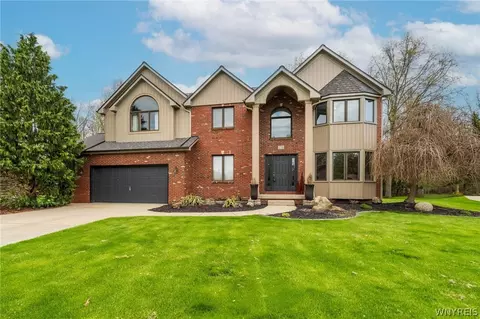 270 Woodstream Dr, Grand Island, NY 14072