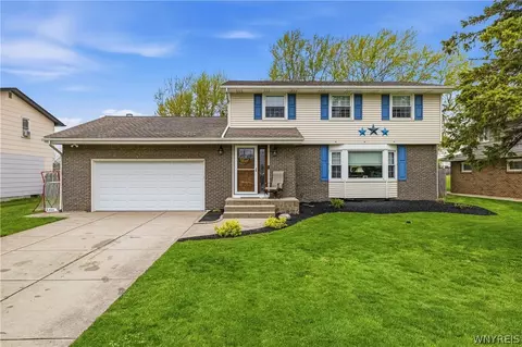 74 Impala Pkwy, Lancaster, NY 14086