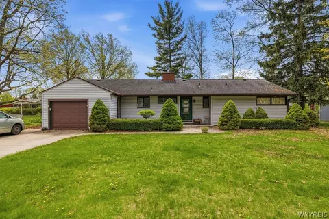 438 Tryon Dr, Lewiston, NY 14092