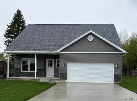 5200 Berg Rd, West Seneca, NY 14218