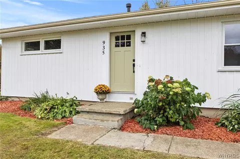 935 Cain Rd, Angola, NY 14006