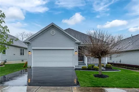 32 Hickory Grove Ln, Cheektowaga, NY 14227