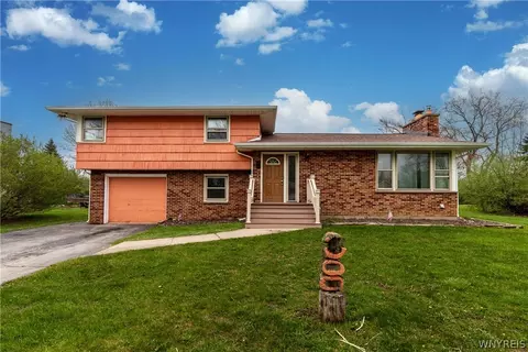 300 Oakwood Dr, Amherst, NY 14221