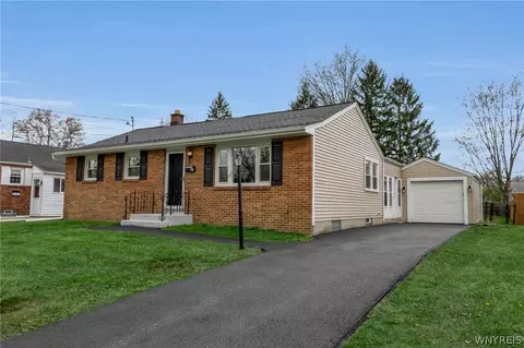 87 S Irwinwood Rd, Lancaster, NY 14086