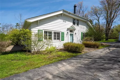 5253 Columbia Ave, Hamburg, NY 14075