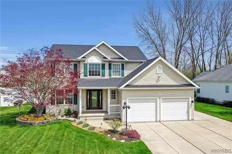 3657 Culpepper Dr, Wheatfield, NY 14120