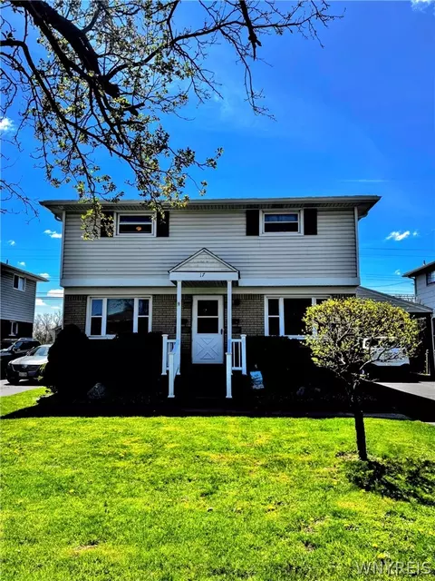 17 Saint Joan Ln, Cheektowaga, NY 14227