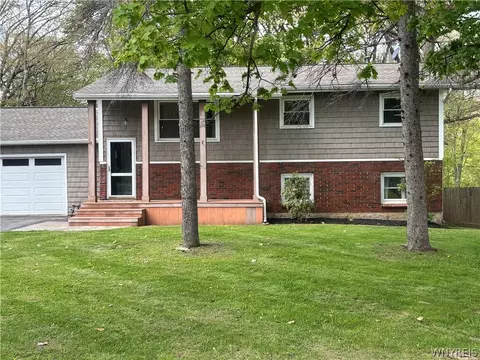 4742 Cottage Rd, Royalton, NY 14067