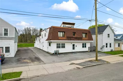 71 Saint John St, Lancaster, NY 14086