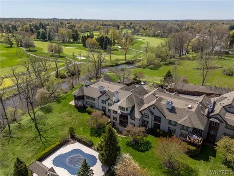 182 Castlebrooke Ln, Amherst, NY 14221