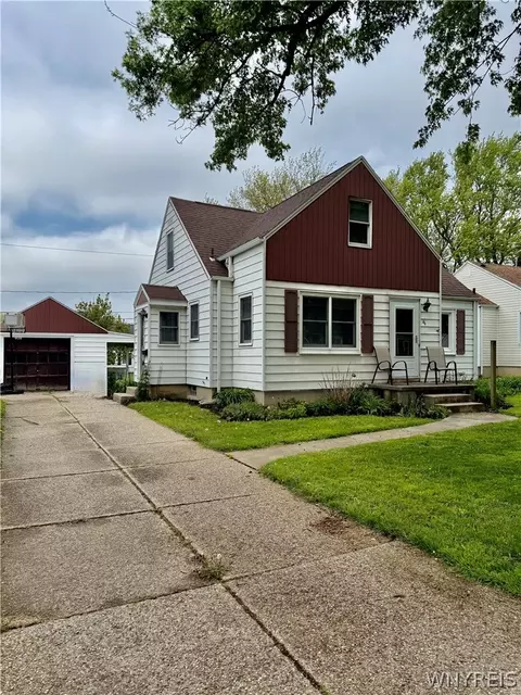 46 Briarhill Dr, West Seneca, NY 14224