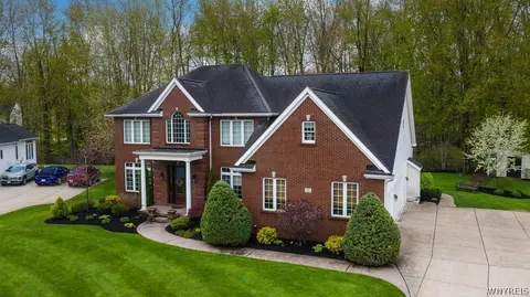 33 Julianna Ct, Amherst, NY 14228