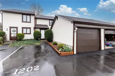1202 Charlesgate Cir, East Amherst, NY 14051