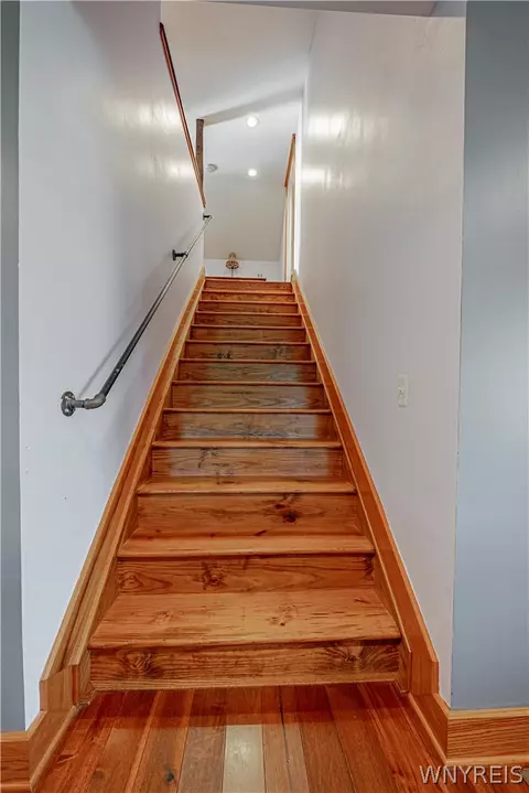 Entry Way - 2367 Hess Rd, Appleton, NY 14008 photo 7 of 11