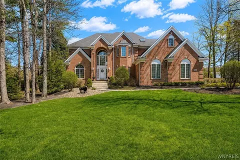 36 Lakeridge Dr, Orchard Park, NY 14127