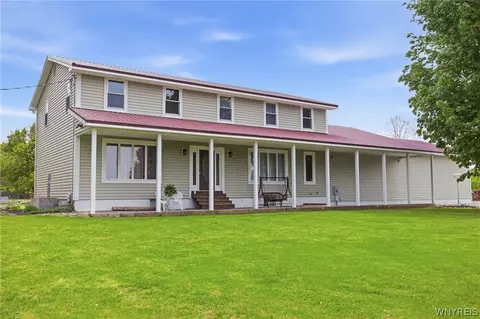 6915 Cole Rd, Le Roy, NY 14482