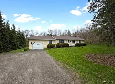 5850 Seufert Rd, Orchard Park, NY 14127
