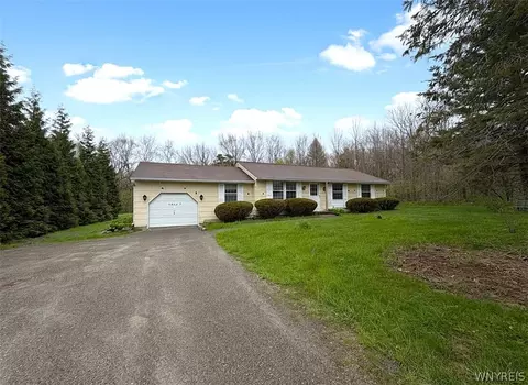 5850 Seufert Rd, Orchard Park, NY 14127