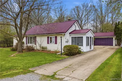 3287 Whitehaven Rd, Grand Island, NY 14072