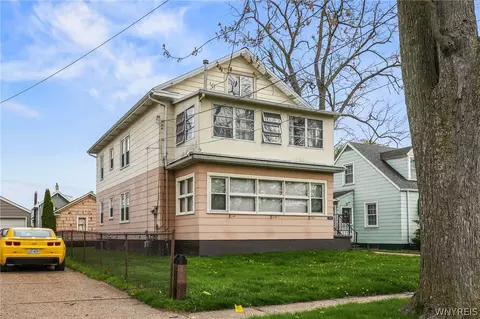 121 60th St, Niagara Falls, NY 14304