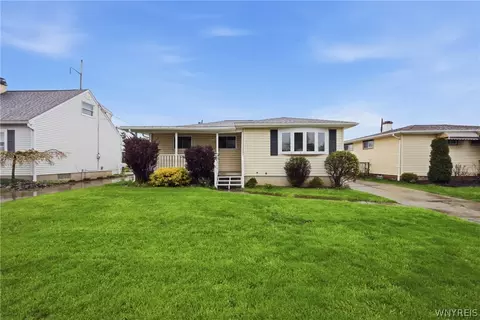89 Satinwood Dr, Cheektowaga, NY 14225