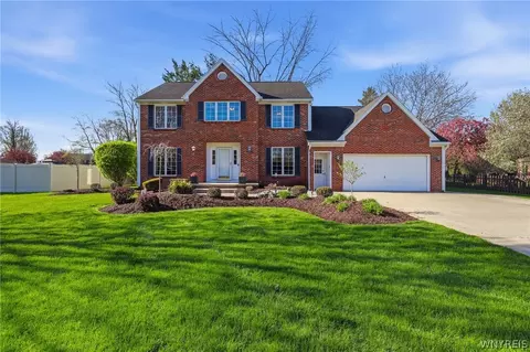 8265 Lisa Ln, East Amherst, NY 14051