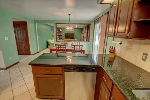 Kitchen - 5 Hidden Trl, Lancaster, NY 14086 photo 4 of 4