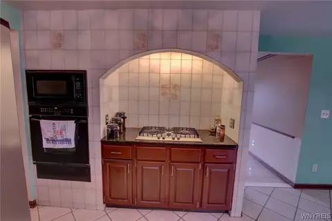 Kitchen - 5 Hidden Trl, Lancaster, NY 14086 photo 3 of 4