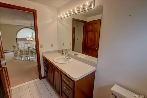 Bath - 5 Hidden Trl, Lancaster, NY 14086 photo 6 of 7
