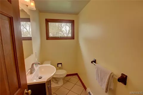 Bath - 5 Hidden Trl, Lancaster, NY 14086 photo 5 of 7