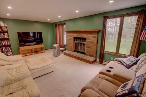 Living - 5 Hidden Trl, Lancaster, NY 14086 photo 2 of 5