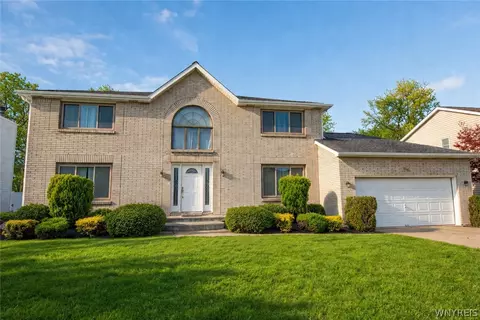 5 Hidden Trl, Lancaster, NY 14086