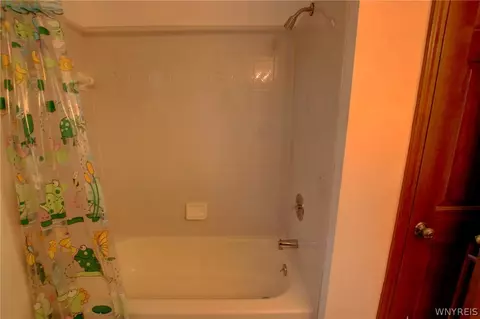 Bath - 5 Hidden Trl, Lancaster, NY 14086 photo 7 of 7