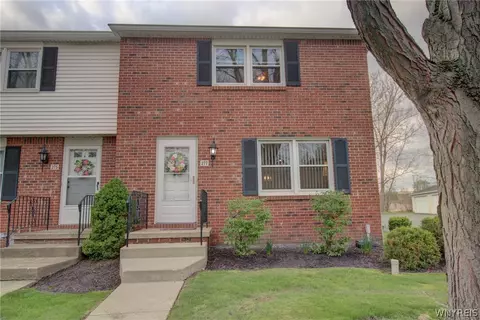 277 Wimbledon Ct, West Seneca, NY 14224