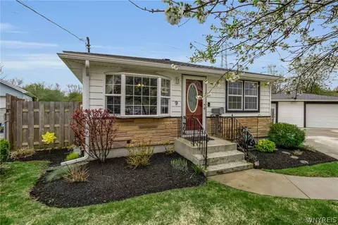 9 Smith Dr, Lackawanna, NY 14218