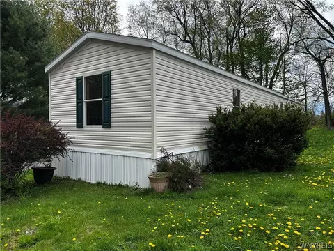 111 Warsaw Blvd #15, Silver Springs, NY 14550