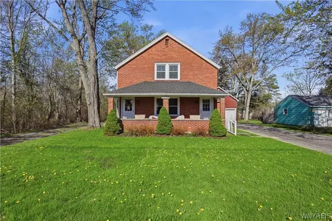 6178 Mckinley Pkwy, Hamburg, NY 14075