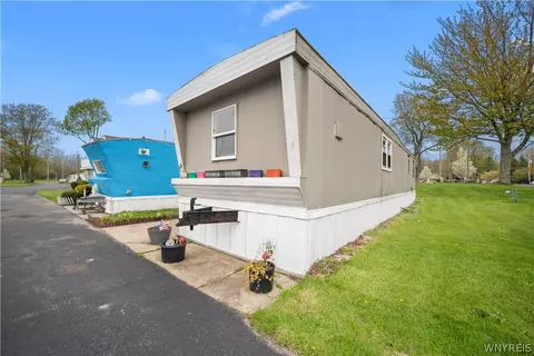 2080 River Rd #79, Wheatfield, NY 14304
