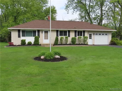 43 Hessland Ct, Elma, NY 14059